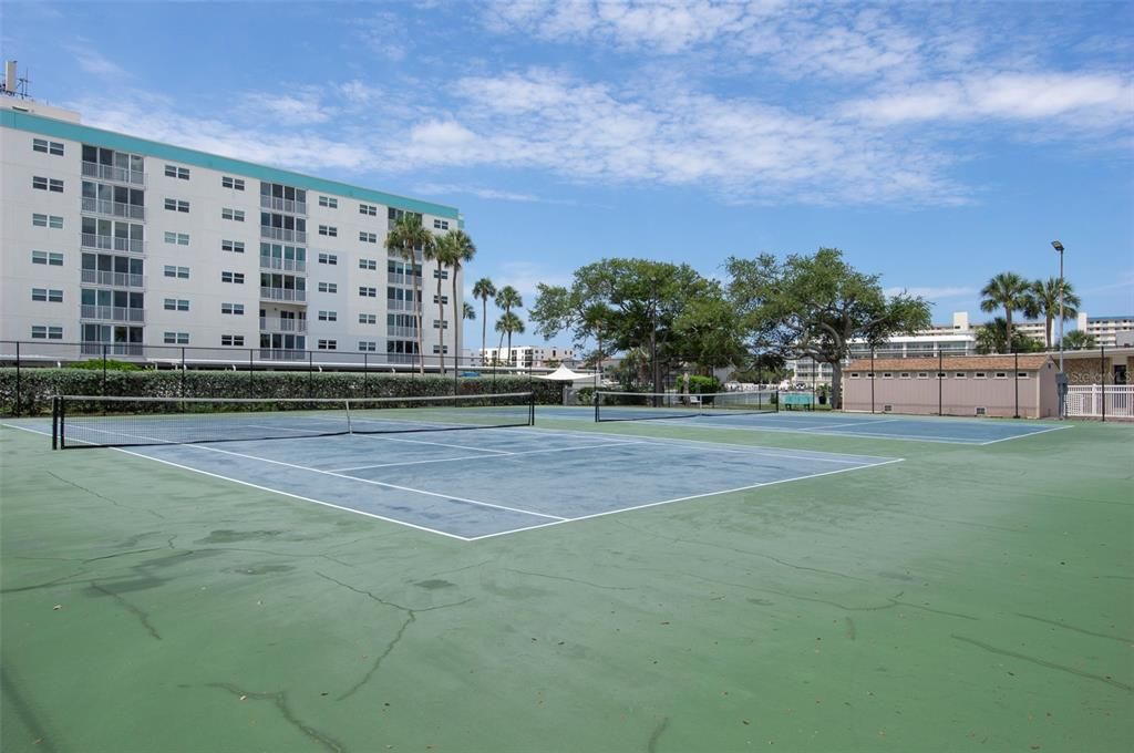 For Sale: $349,000 (2 beds, 2 baths, 1400 Square Feet)