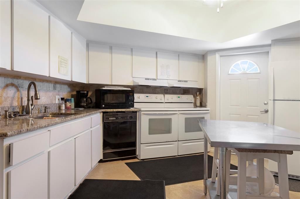 For Sale: $349,000 (2 beds, 2 baths, 1400 Square Feet)