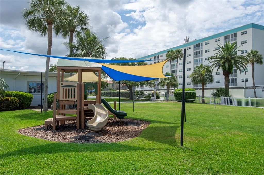 For Sale: $349,000 (2 beds, 2 baths, 1400 Square Feet)