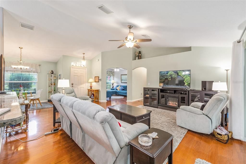 For Sale: $379,900 (3 beds, 2 baths, 1777 Square Feet)