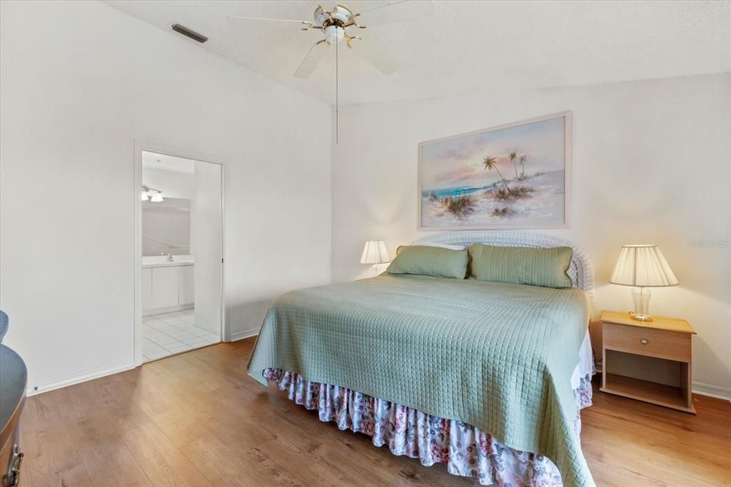 For Rent: $1,900 (2 beds, 2 baths, 1300 Square Feet)