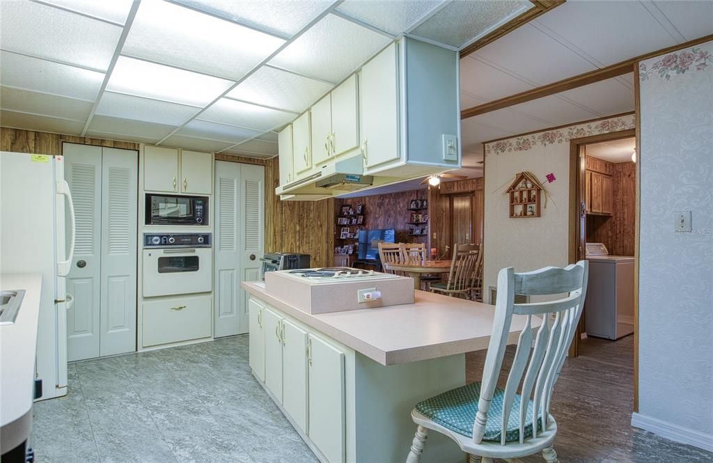 На продажу: $260,000 (2 спален, 2 ванн, 1301 Квадратных фут)