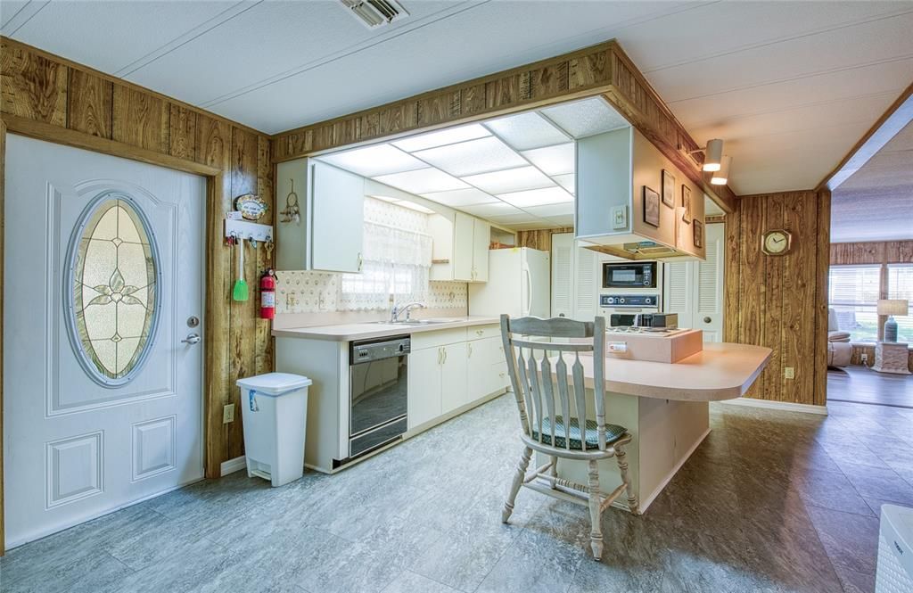 На продажу: $260,000 (2 спален, 2 ванн, 1301 Квадратных фут)
