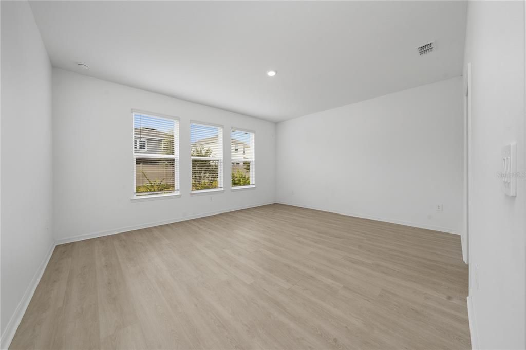 En Venta: $645,000 (4 camas, 3 baños, 3058 Pies cuadrados)