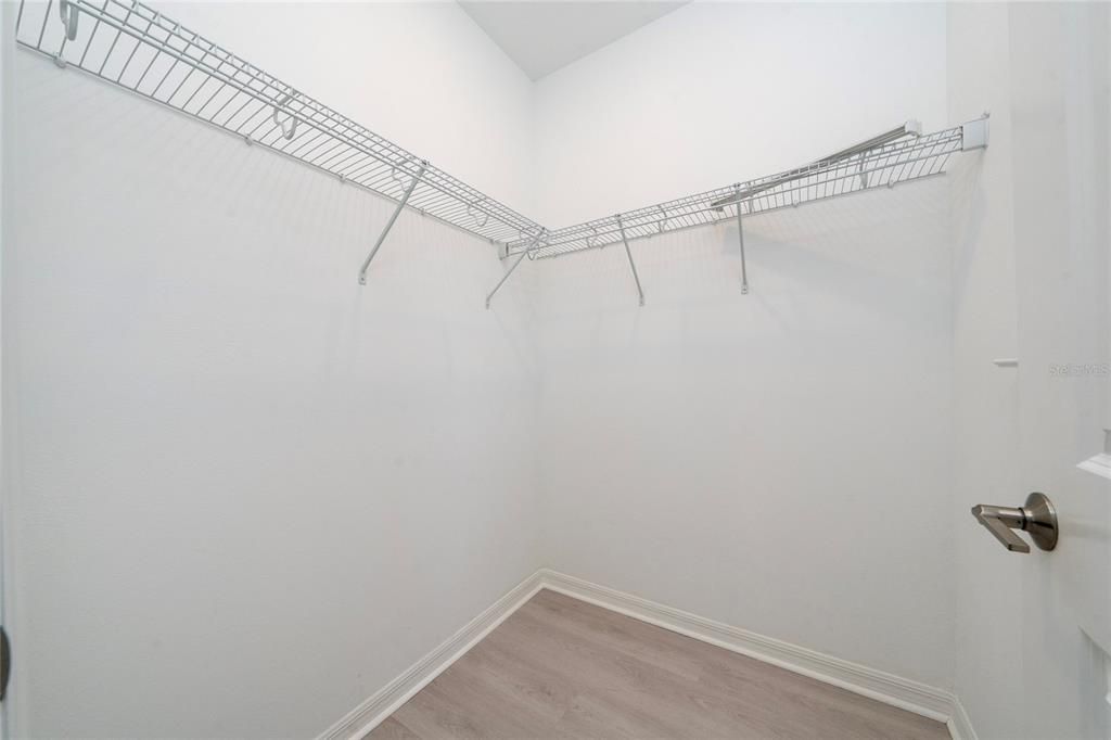 En Venta: $645,000 (4 camas, 3 baños, 3058 Pies cuadrados)