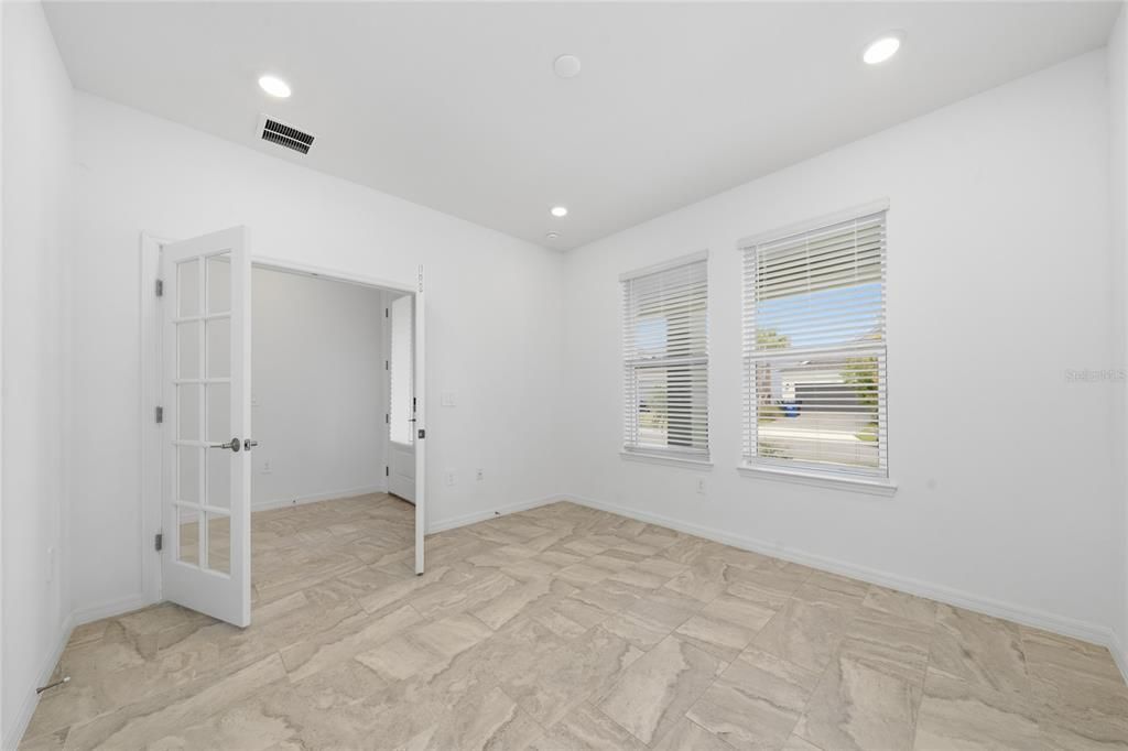 En Venta: $645,000 (4 camas, 3 baños, 3058 Pies cuadrados)