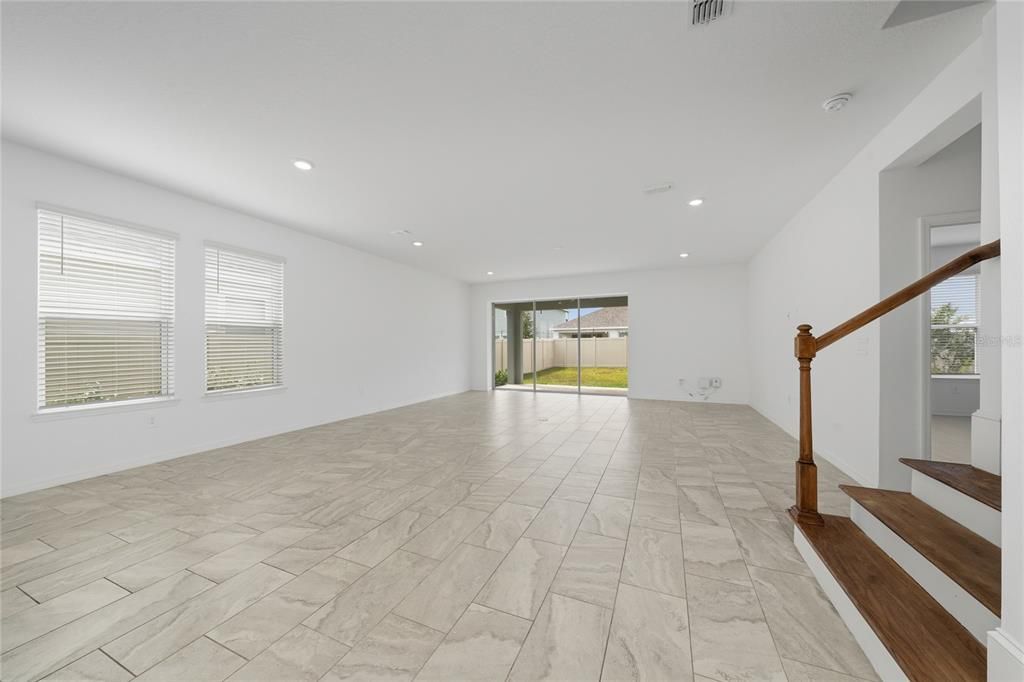 En Venta: $645,000 (4 camas, 3 baños, 3058 Pies cuadrados)