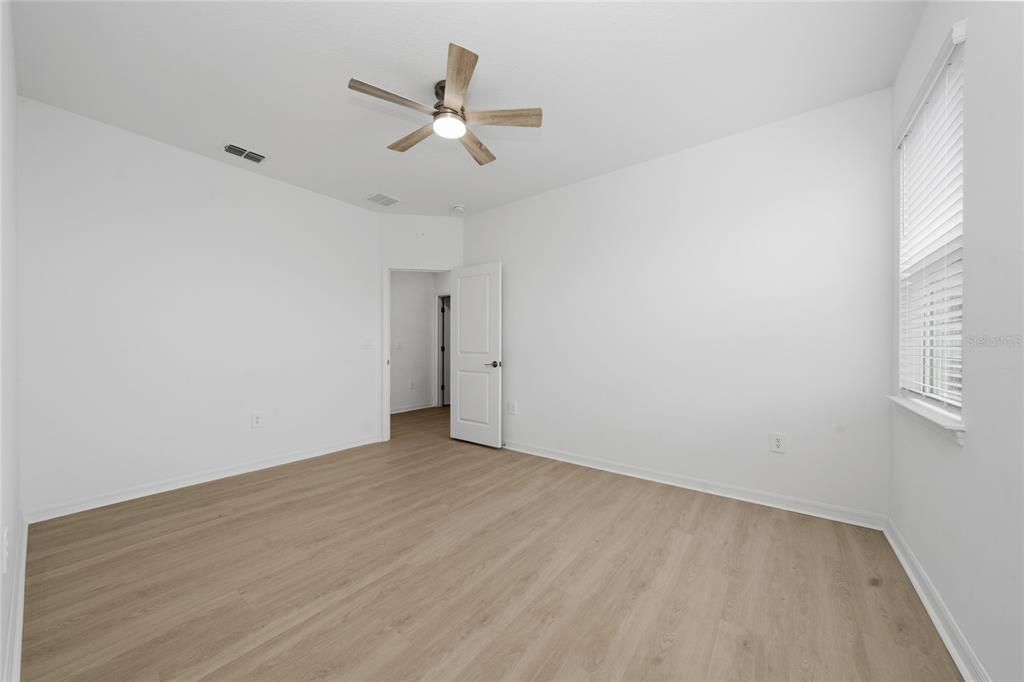 En Venta: $645,000 (4 camas, 3 baños, 3058 Pies cuadrados)