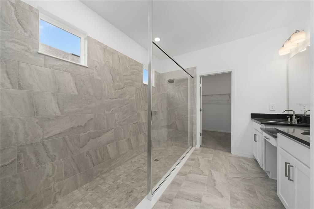 En Venta: $645,000 (4 camas, 3 baños, 3058 Pies cuadrados)