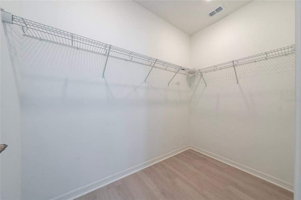 En Venta: $645,000 (4 camas, 3 baños, 3058 Pies cuadrados)