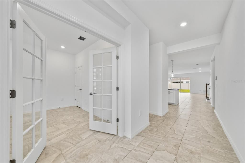 En Venta: $645,000 (4 camas, 3 baños, 3058 Pies cuadrados)