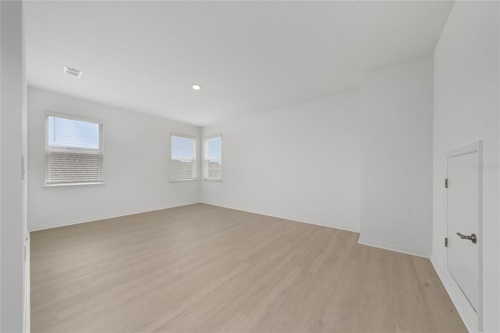 En Venta: $645,000 (4 camas, 3 baños, 3058 Pies cuadrados)