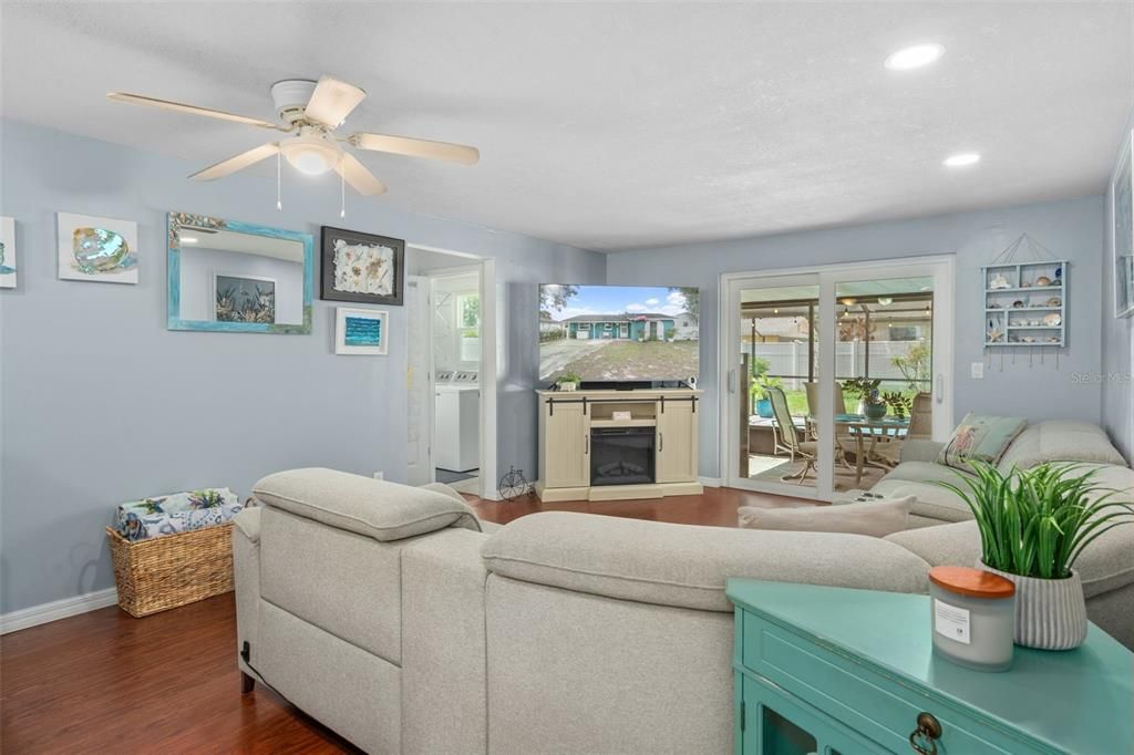 For Sale: $464,900 (3 beds, 2 baths, 1300 Square Feet)
