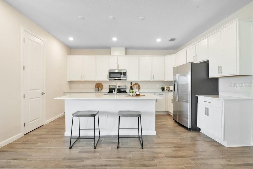 For Sale: $335,000 (4 beds, 3 baths, 2070 Square Feet)