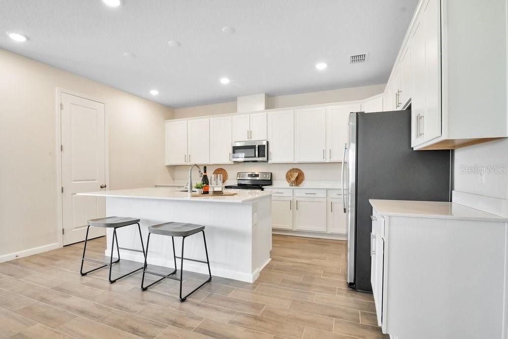 For Sale: $335,000 (4 beds, 3 baths, 2070 Square Feet)