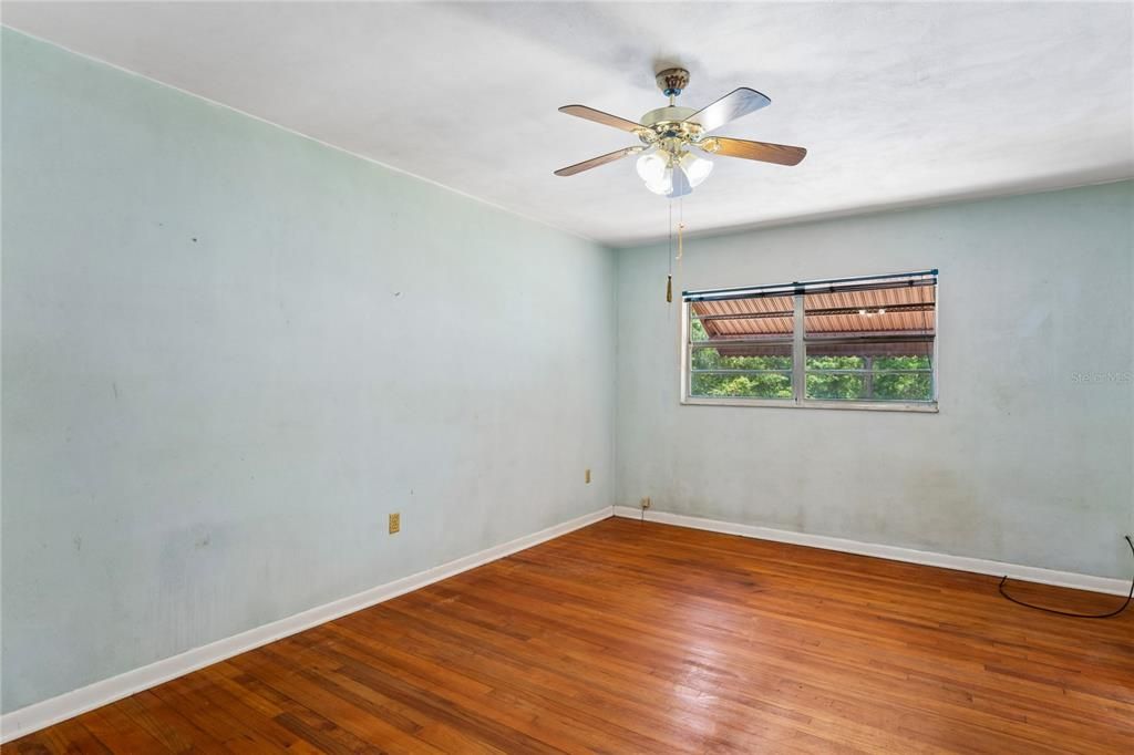 For Sale: $329,999 (3 beds, 2 baths, 2092 Square Feet)