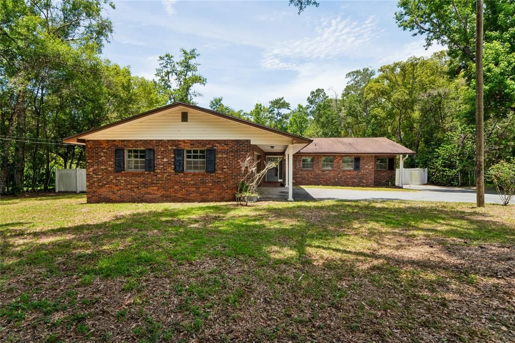 For Sale: $329,999 (3 beds, 2 baths, 2092 Square Feet)