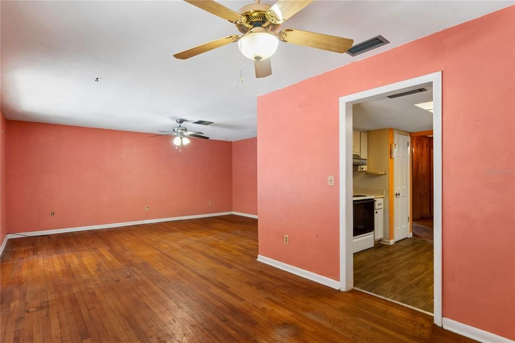 For Sale: $329,999 (3 beds, 2 baths, 2092 Square Feet)