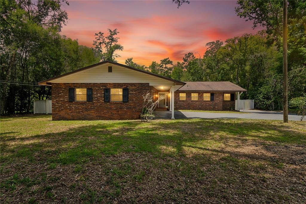 For Sale: $329,999 (3 beds, 2 baths, 2092 Square Feet)