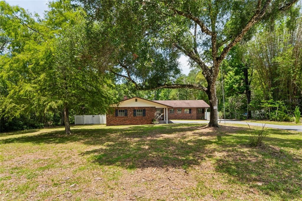 For Sale: $329,999 (3 beds, 2 baths, 2092 Square Feet)