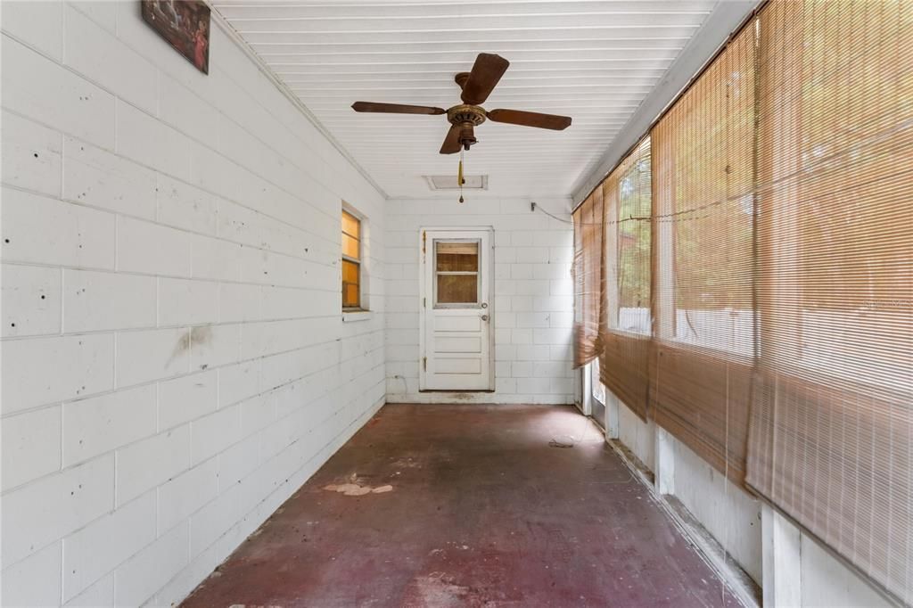 For Sale: $329,999 (3 beds, 2 baths, 2092 Square Feet)