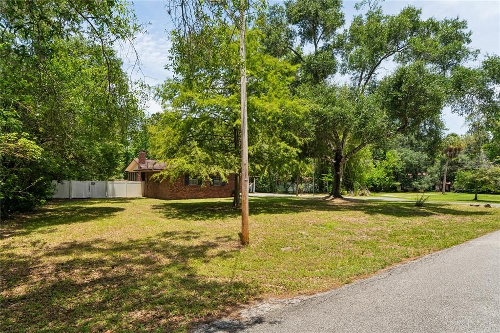 For Sale: $329,999 (3 beds, 2 baths, 2092 Square Feet)