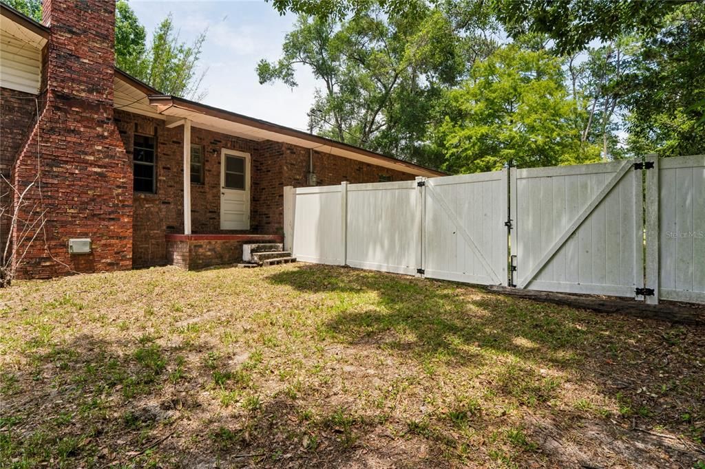 For Sale: $329,999 (3 beds, 2 baths, 2092 Square Feet)