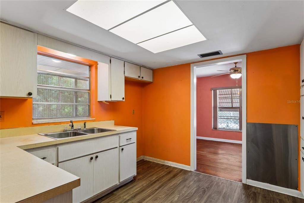 For Sale: $329,999 (3 beds, 2 baths, 2092 Square Feet)