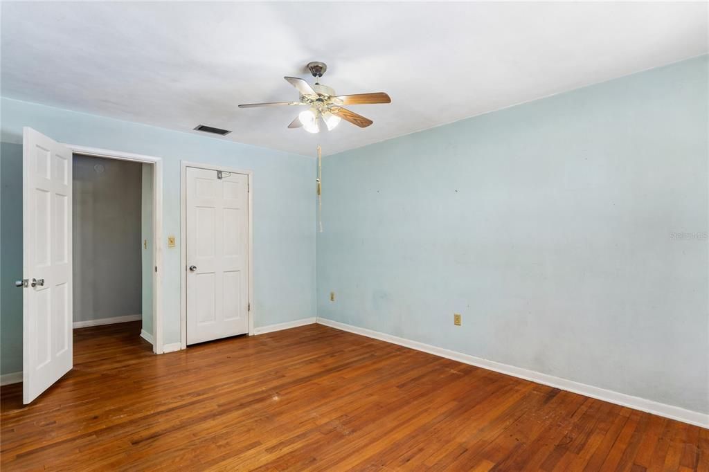 For Sale: $329,999 (3 beds, 2 baths, 2092 Square Feet)