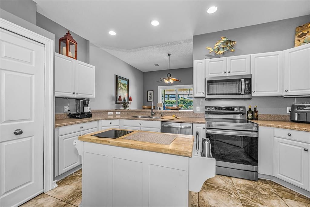 For Sale: $590,000 (4 beds, 2 baths, 2400 Square Feet)