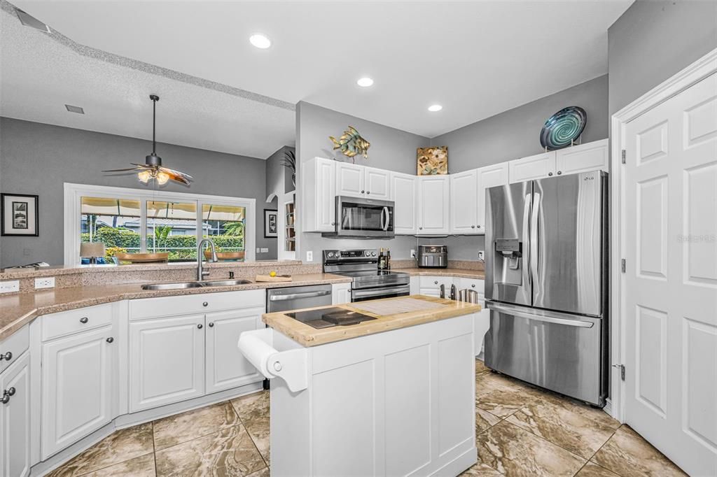For Sale: $590,000 (4 beds, 2 baths, 2400 Square Feet)