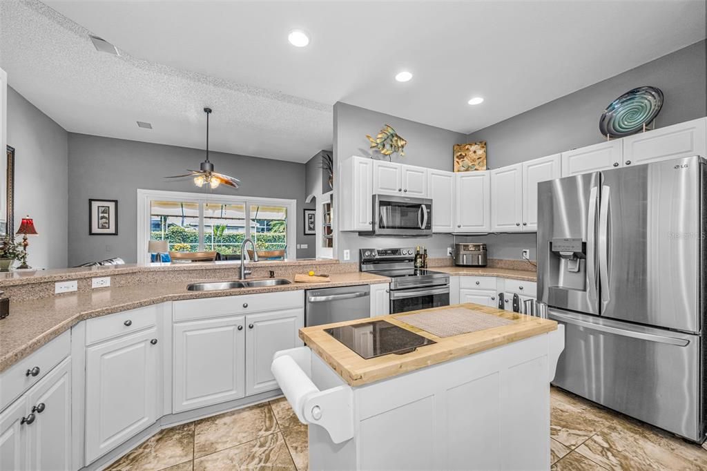 For Sale: $590,000 (4 beds, 2 baths, 2400 Square Feet)