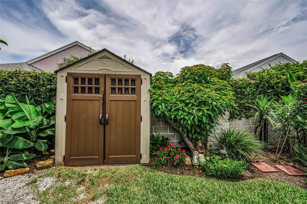 For Sale: $590,000 (4 beds, 2 baths, 2400 Square Feet)
