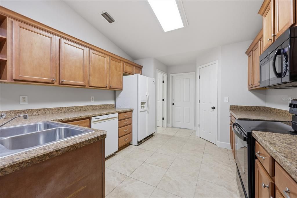 For Sale: $268,750 (3 beds, 2 baths, 1414 Square Feet)