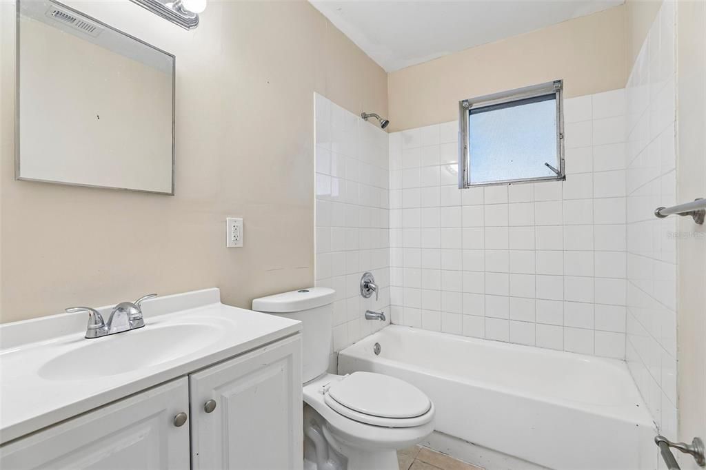 На продажу: $199,900 (3 спален, 2 ванн, 1325 Квадратных фут)