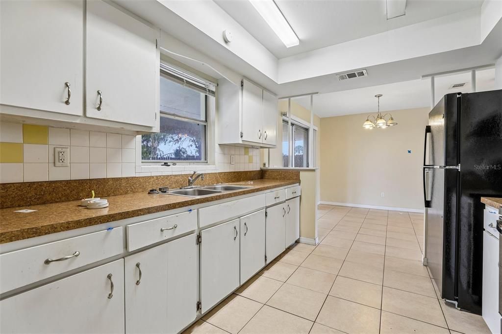 На продажу: $199,900 (3 спален, 2 ванн, 1325 Квадратных фут)