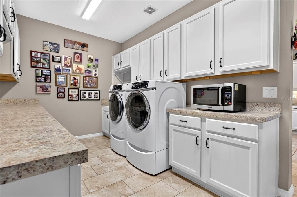 For Sale: $349,000 (2 beds, 2 baths, 1857 Square Feet)