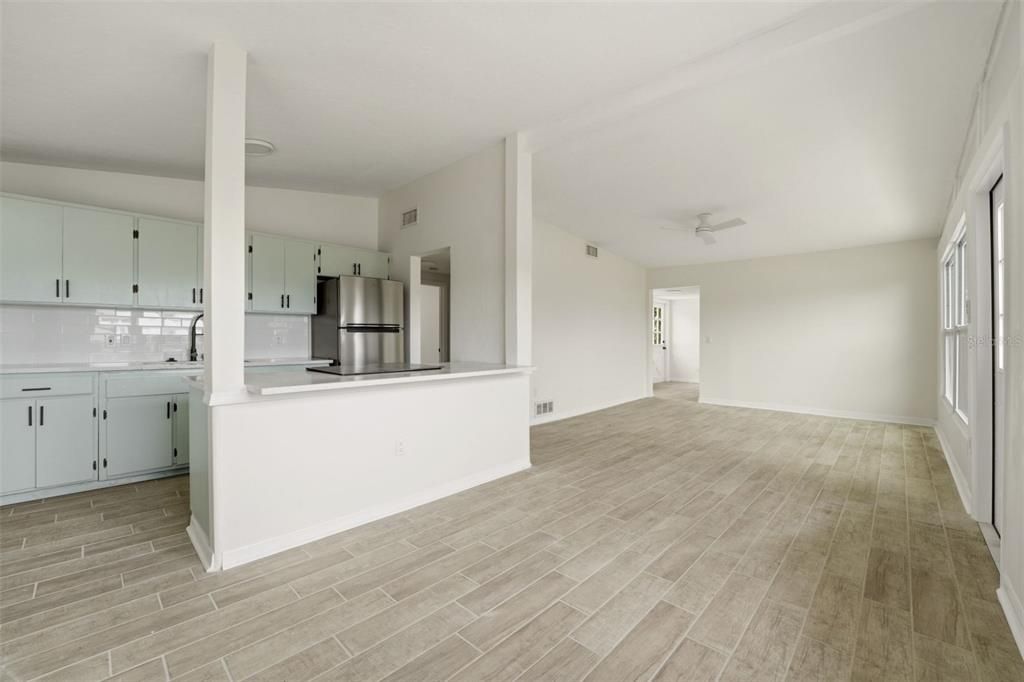 For Sale: $299,900 (3 beds, 1 baths, 1120 Square Feet)