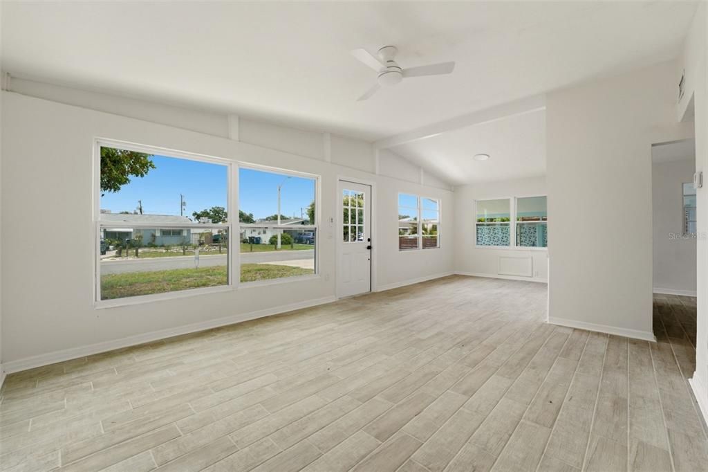 For Sale: $299,900 (3 beds, 1 baths, 1120 Square Feet)