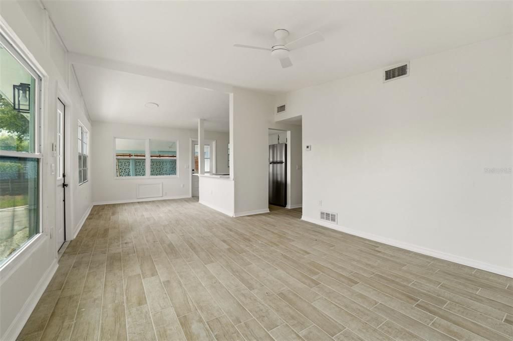 For Sale: $299,900 (3 beds, 1 baths, 1120 Square Feet)
