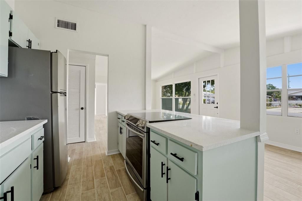 For Sale: $299,900 (3 beds, 1 baths, 1120 Square Feet)