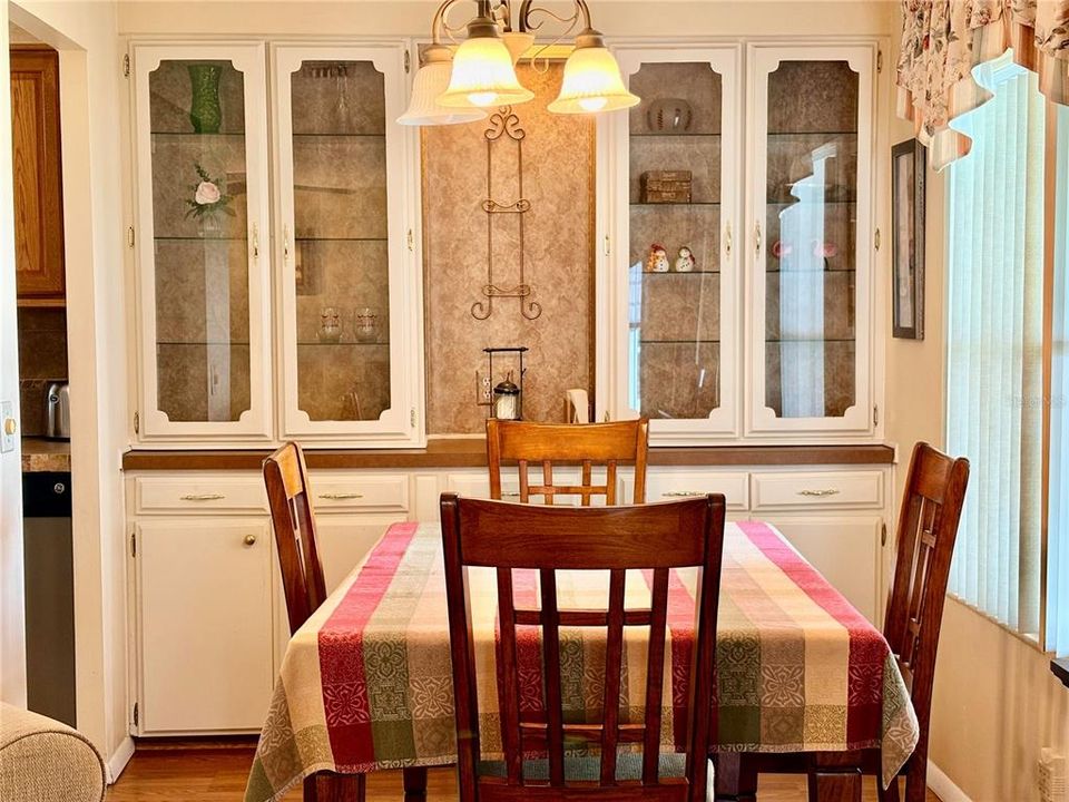 На продажу: $158,000 (2 спален, 2 ванн, 1056 Квадратных фут)