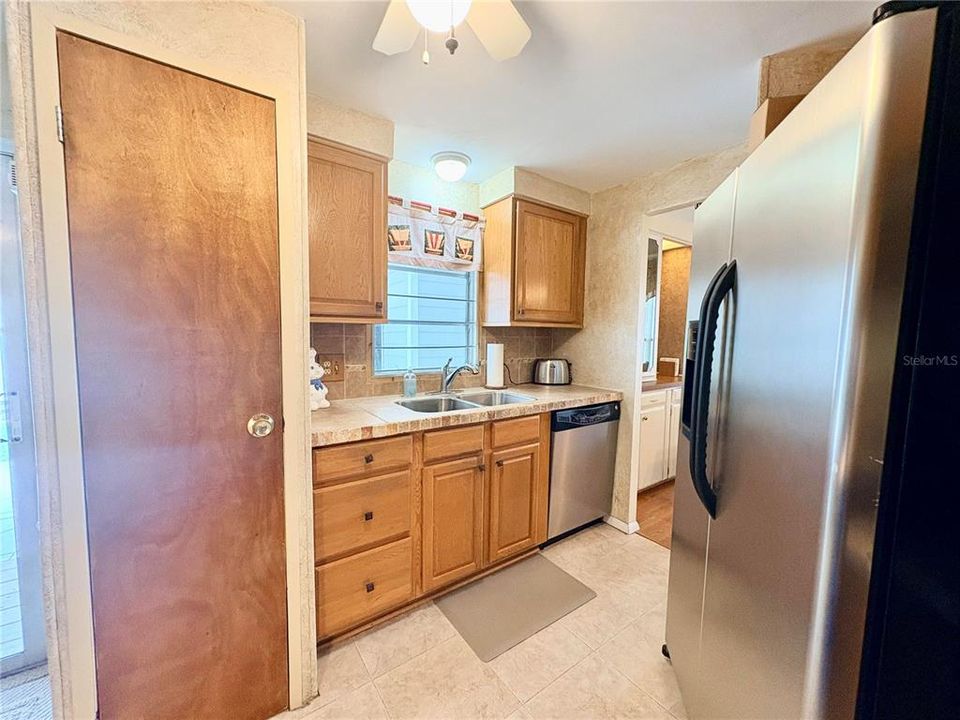 На продажу: $158,000 (2 спален, 2 ванн, 1056 Квадратных фут)