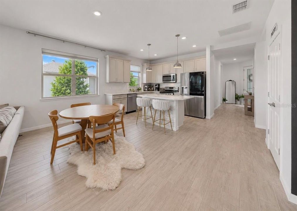 На продажу: $359,999 (3 спален, 2 ванн, 1584 Квадратных фут)