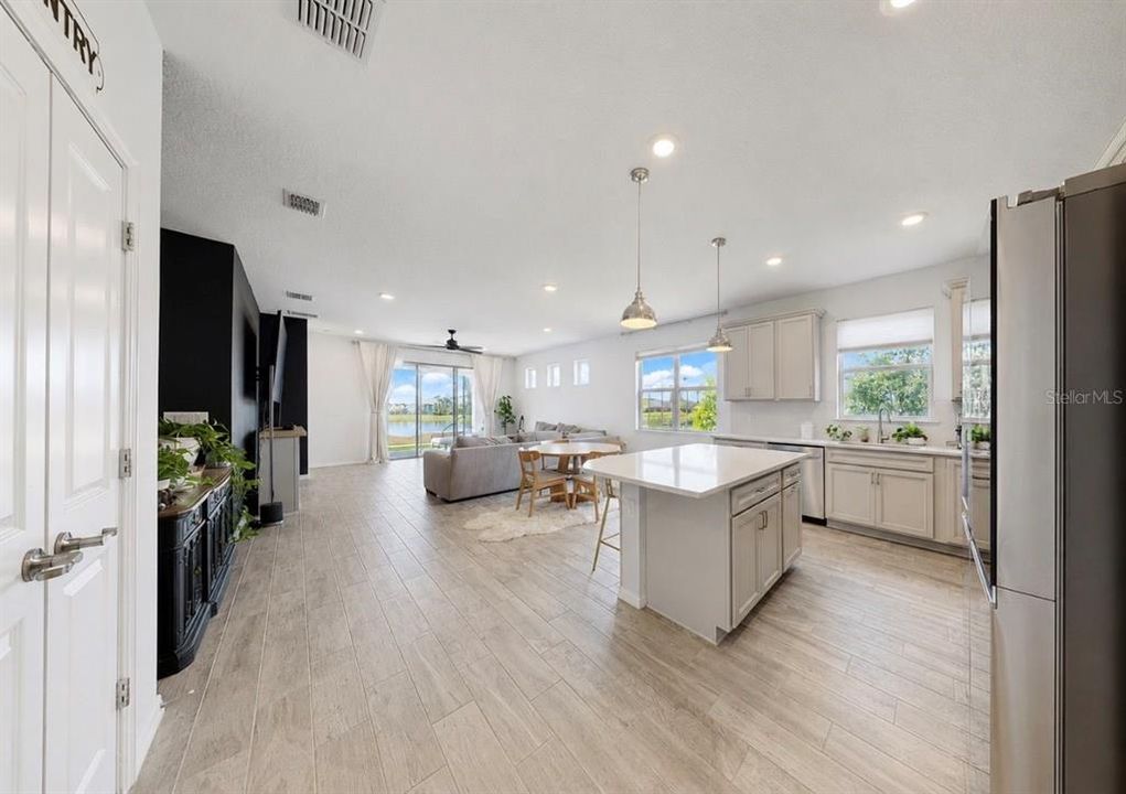 На продажу: $359,999 (3 спален, 2 ванн, 1584 Квадратных фут)