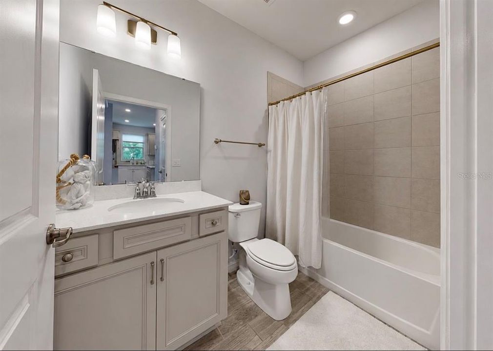 На продажу: $359,999 (3 спален, 2 ванн, 1584 Квадратных фут)