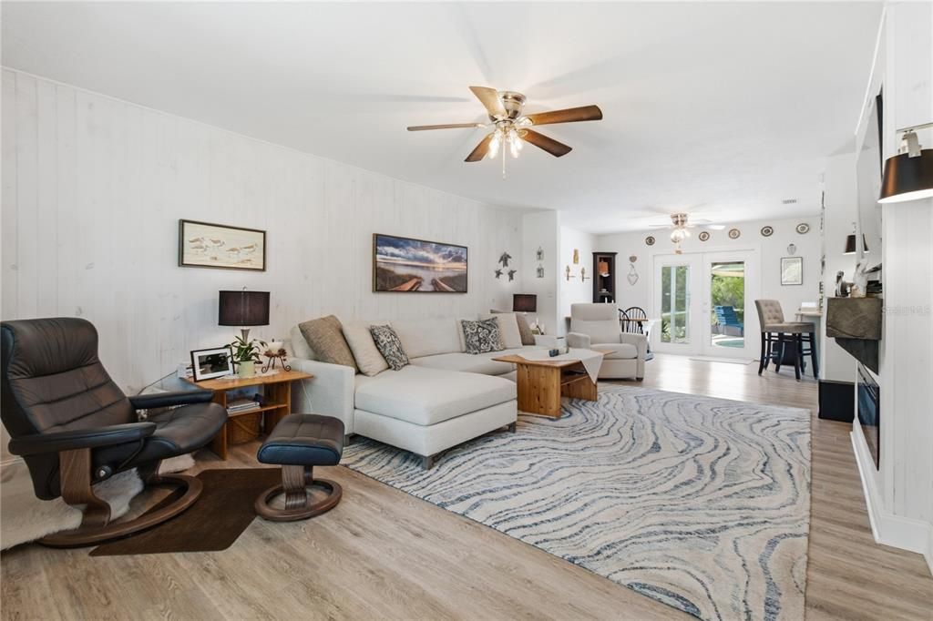 For Sale: $679,000 (4 beds, 2 baths, 2560 Square Feet)
