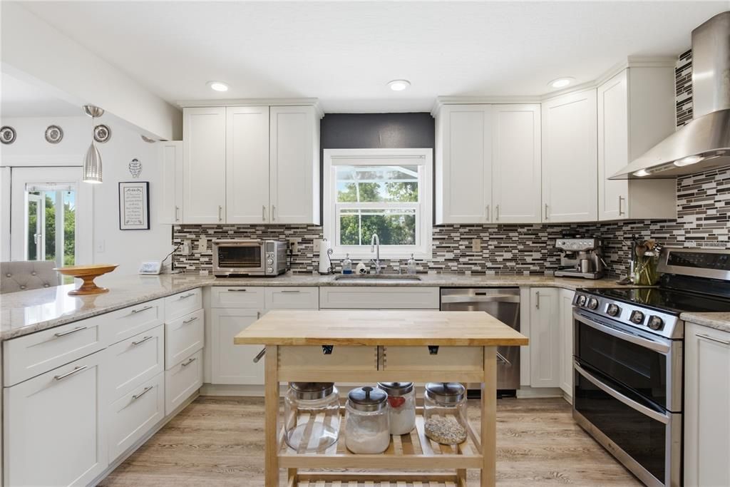For Sale: $679,000 (4 beds, 2 baths, 2560 Square Feet)