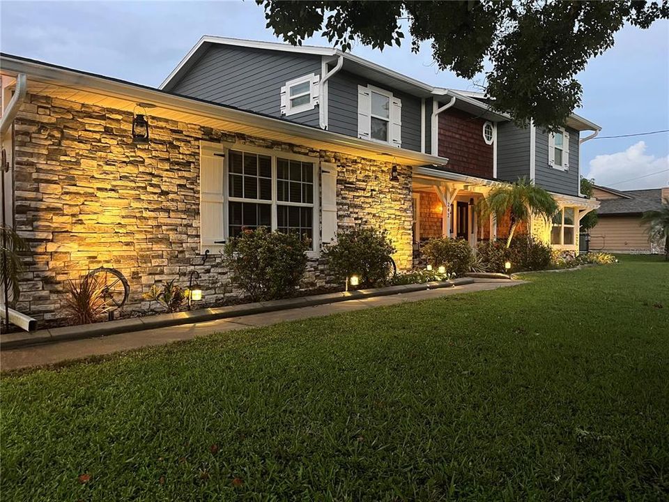 For Sale: $679,000 (4 beds, 2 baths, 2560 Square Feet)