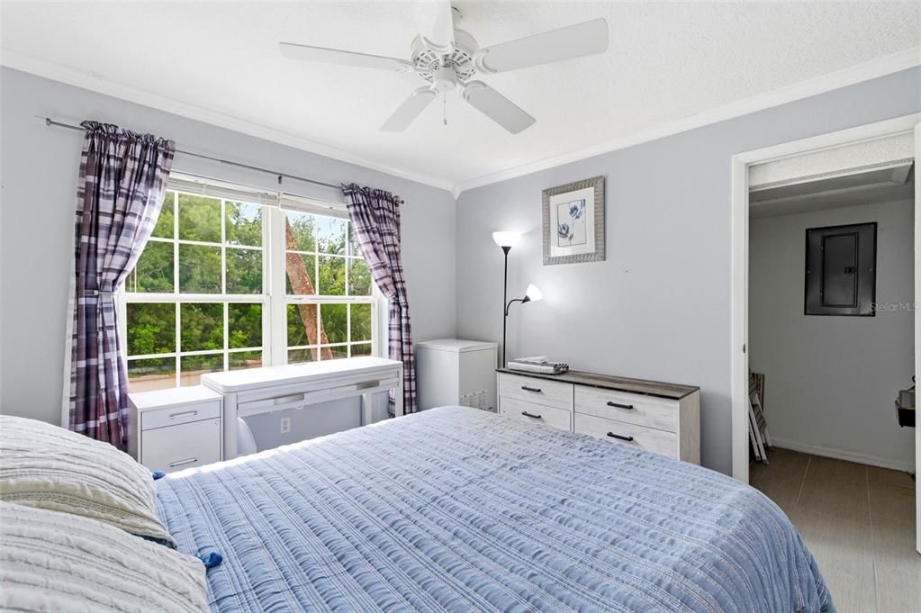 For Sale: $250,000 (2 beds, 2 baths, 1060 Square Feet)